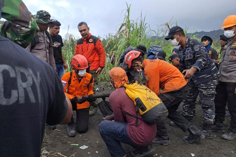 Indonesia Volcano Hikers Killed