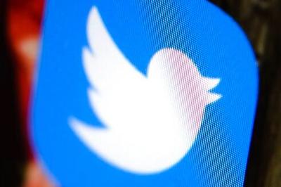 New Looks Come to Snapchat, Twitter in Bid for More Users