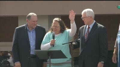 Kentucky County Clerk Speaks at Rally Outside Jail