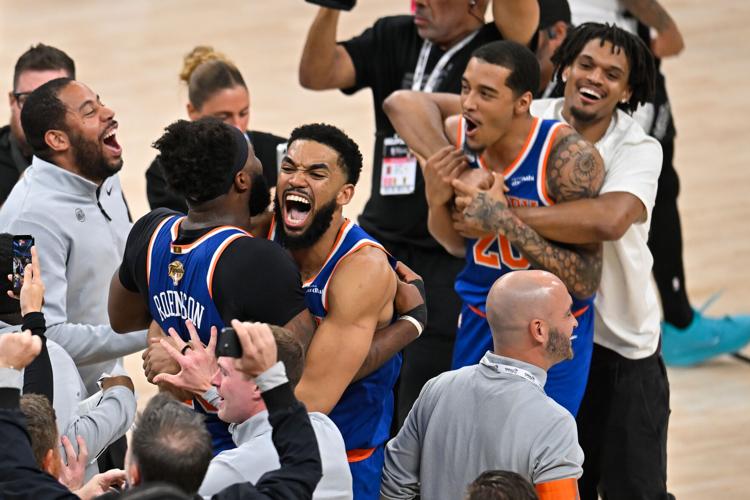 CORRECTION APTOPIX NBA Finals Knicks Spurs Basketball