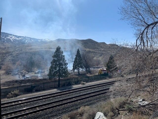 Reno Fire Responding to Brush Fire Near the Historic River Inn