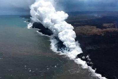 Hawaii Lava Crosses Key Highway, Destroys Utility Poles