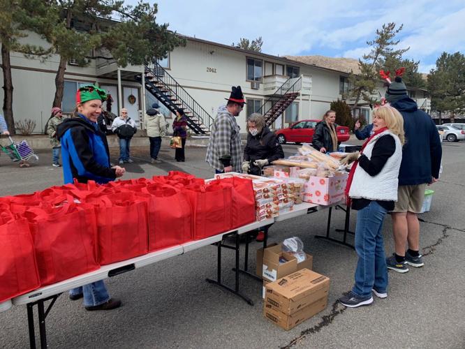 'Dream Christmas' Mobile Caravan Delivering Dinners to Families in Need
