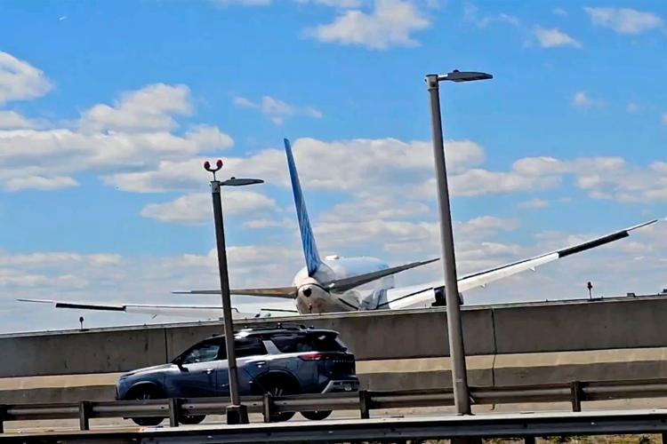 Plane Strikes Light Pole
