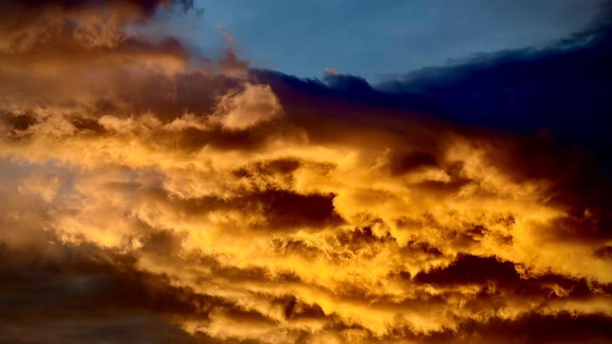 Sky shot from the Costco parking lot