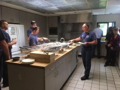 Olive Garden Thanks Area First Responders With Free Lunch 