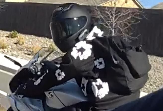 Sparks police seek suspect