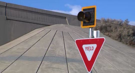 New Flashing Yield Signs Being Activated on Some I-580 On-Ramps