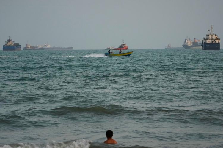 Photos show daily life in Iran on the beach along the Strait of Hormuz