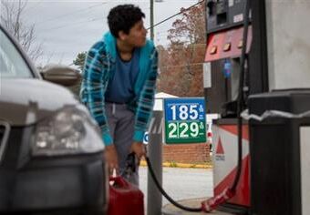 As Oil Plunges, Energy Companies Cut Jobs, Postpone Projects