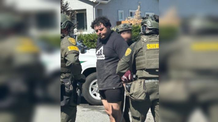 Washoe County deputies arrest wanted felon after standoff in Sparks ...
