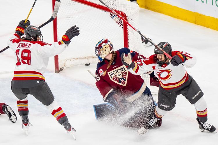 PWHL Charge Victoire Hockey