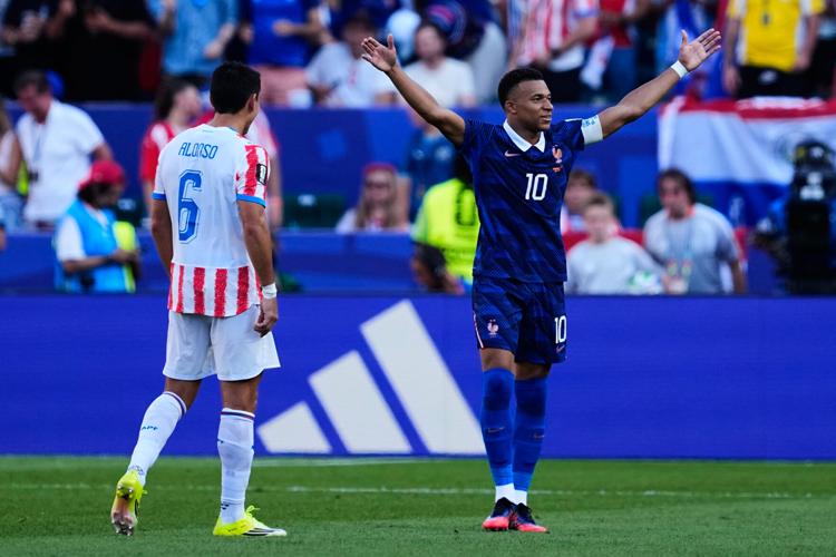 Paraguay France WCup Soccer