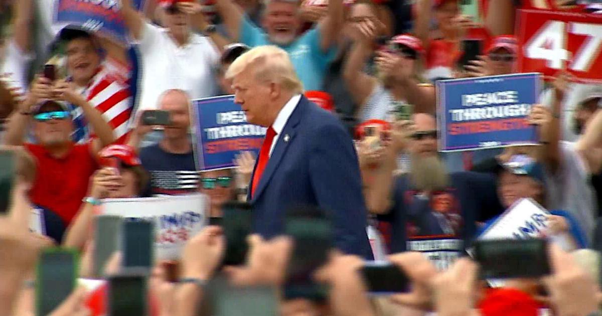 Donald Trump holds first outdoor rally with bulletproof glass | Videos ...