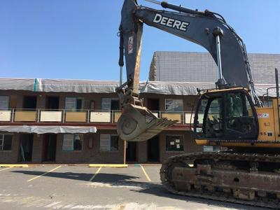 Crews Demolish Blighted Carriage Inn in Reno
