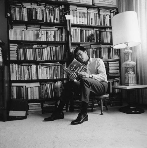 Bruce Lee reads in his personal library - Bruce Lee Foundation.tif