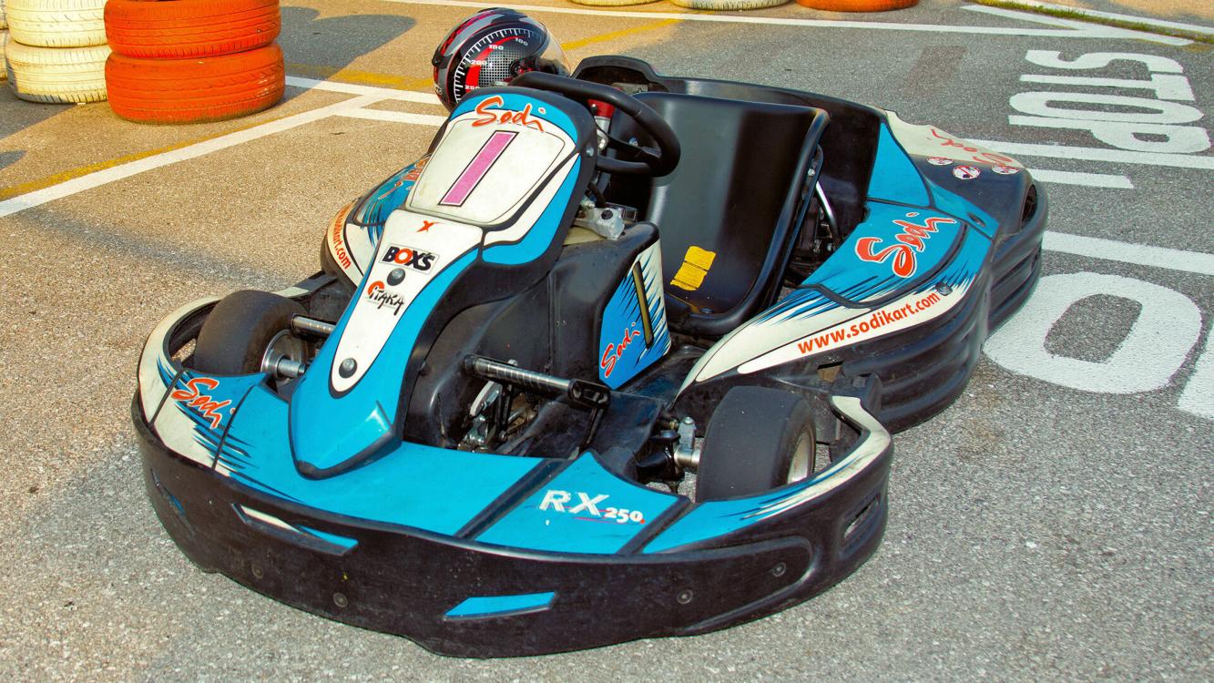 Electric gokart track, amusement center approved for inside former