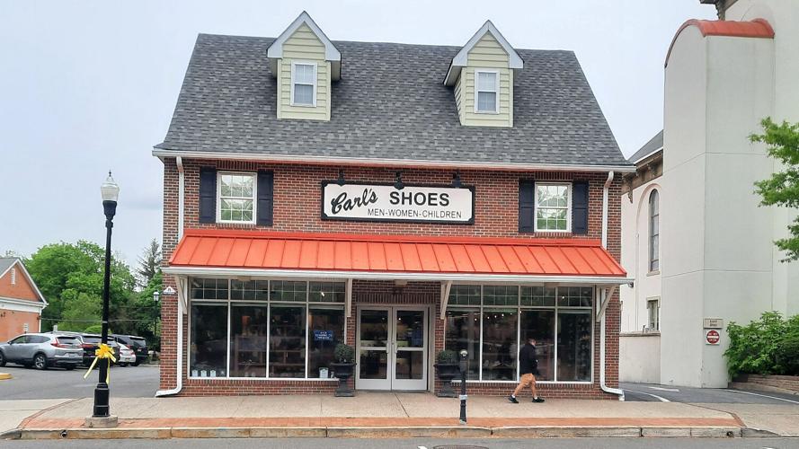 Online orders? Not at 65yearold Carl's Shoes in Moorestown. It's all about 'sit and fit