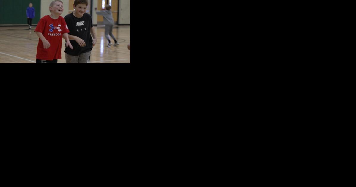 Michigan eighth grader with rare bone disorder sinks basket at the buzzer - Vimarsana News