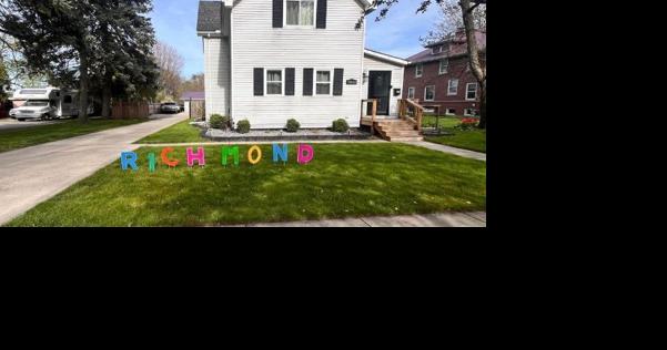 Parody Detroit-style signs begin showing up across metro Detroit - Vimarsana News