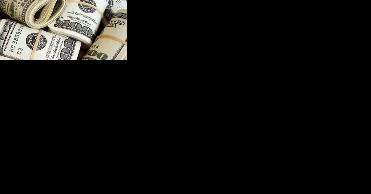 Cops: Florida girl breaks into safe, gives $10K to students - Vimarsana News