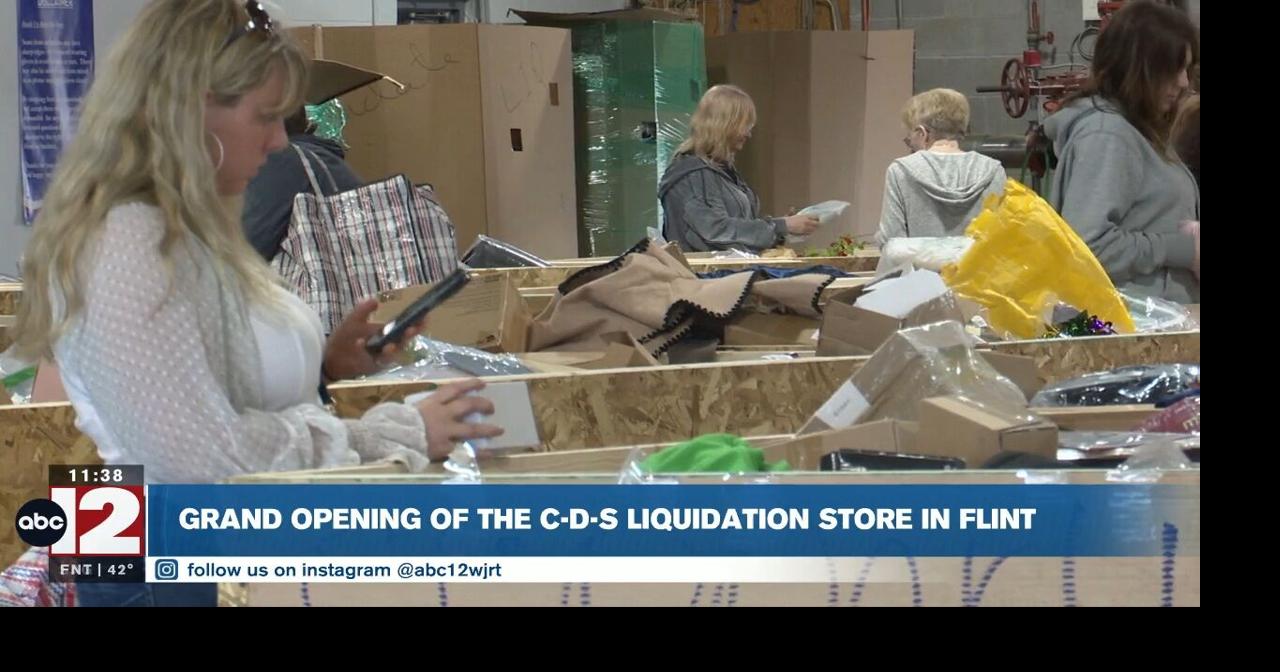 Shoppers flock to grand opening of CDS Liquidation Store in Flint ...