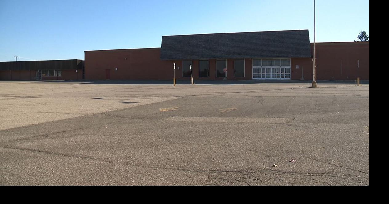 Construction begins inside Grand Blanc Marketplace Business