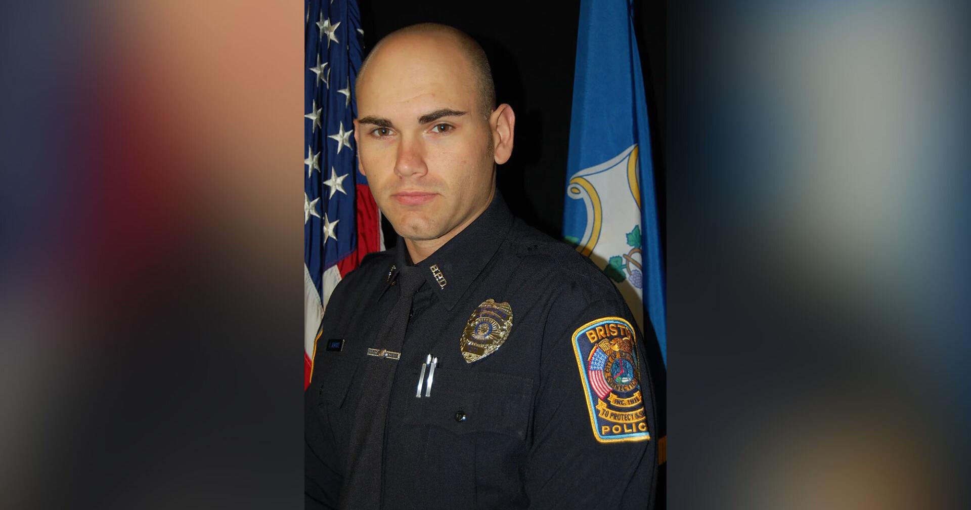 The gunman who killed 2 Connecticut officers and wounded another fired over 80 shots, report says - Vimarsana News