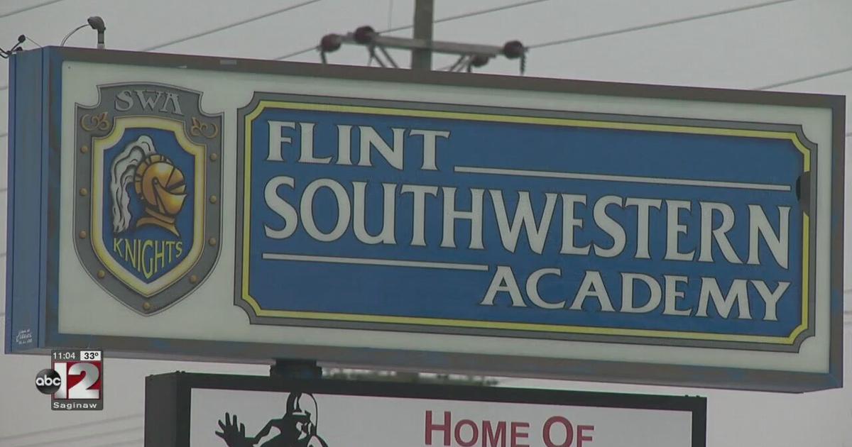 Schools in Flint stick to distance learning indefinitely.  Families say they have trouble maintaining it |  education