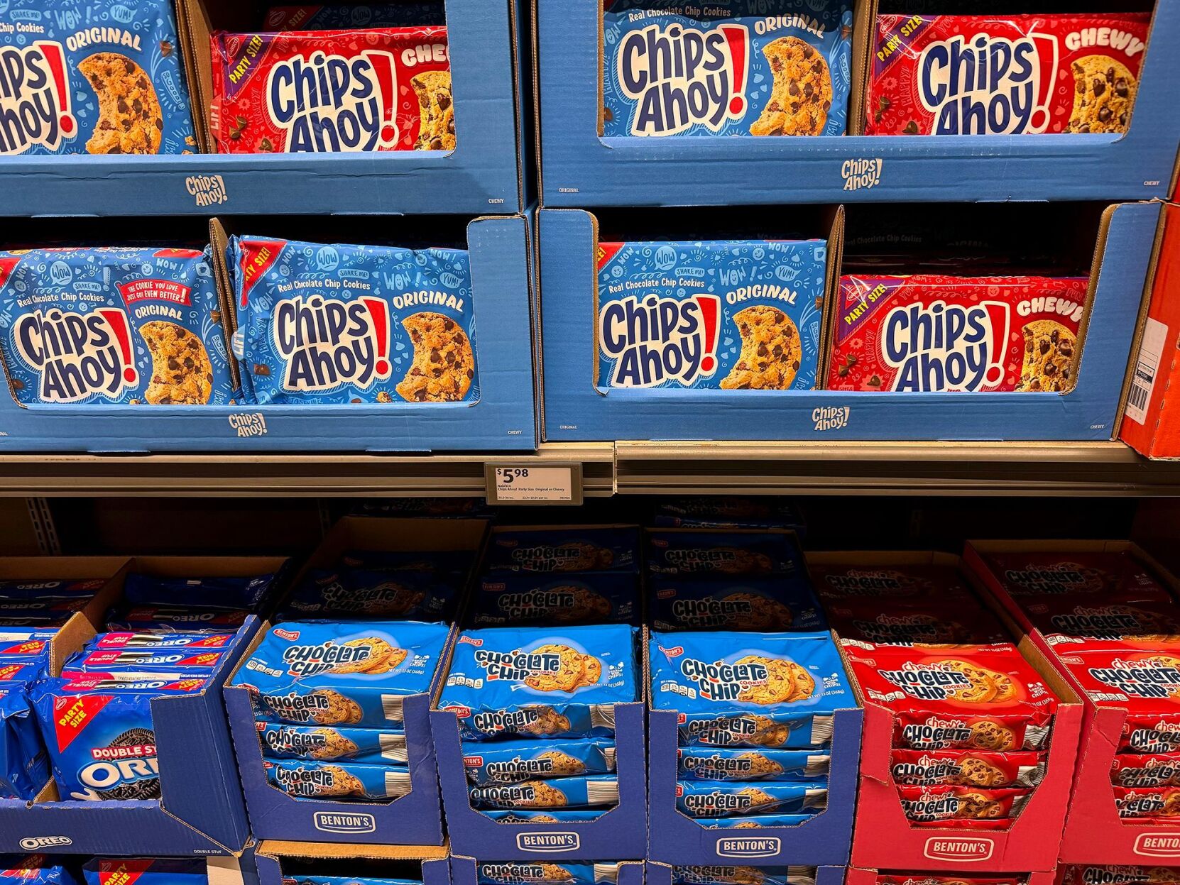 Chips Ahoy and Oreo maker Mondelez sues Aldi over similar packing