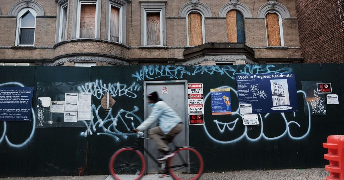 Fixer-uppers selling at steepest discount in years, Zillow finds