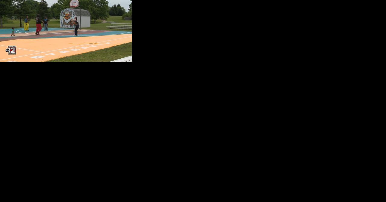 Flint native unveils new court mural at Windiate Park - Vimarsana News