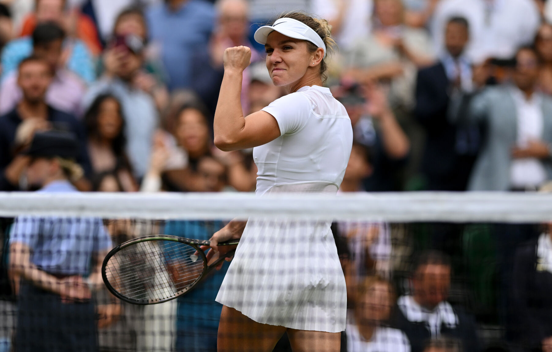 Simona Halep yet to drop a set at Wimbledon as she defeats Amanda Anisimova to reach semifinals Sports abc12