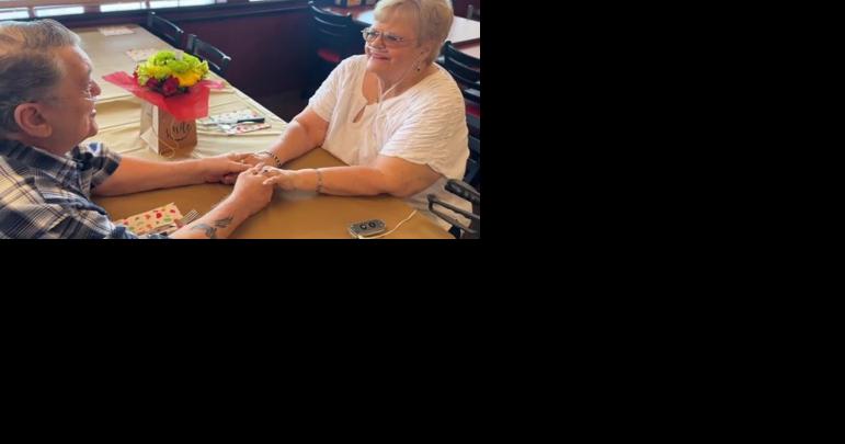 Michigan couple in hospice had one wish: A date at Golden Corral - Vimarsana News
