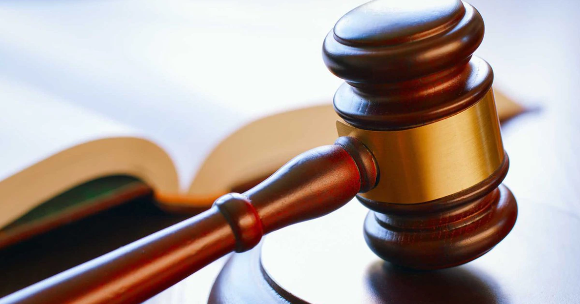 Flint man sentenced in case where he dragged two deputies in Bay County
