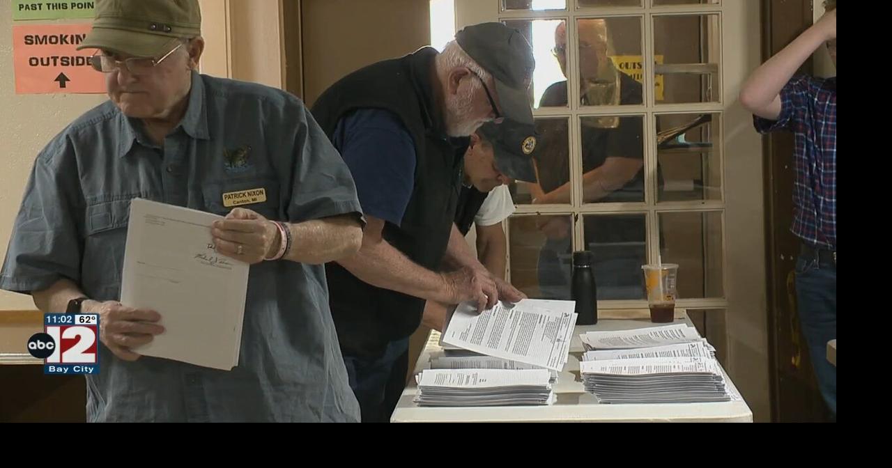 Town hall explains new gun control laws in Michigan | Local | abc12.com