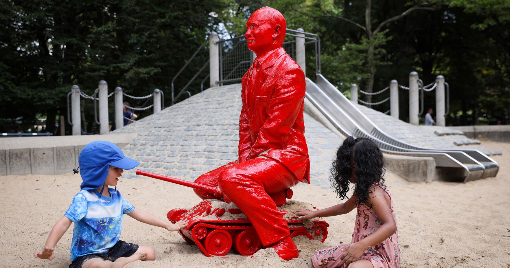 A sculpture of Vladimir Putin has appeared in a playground in New York City's Central Park - Vimarsana News