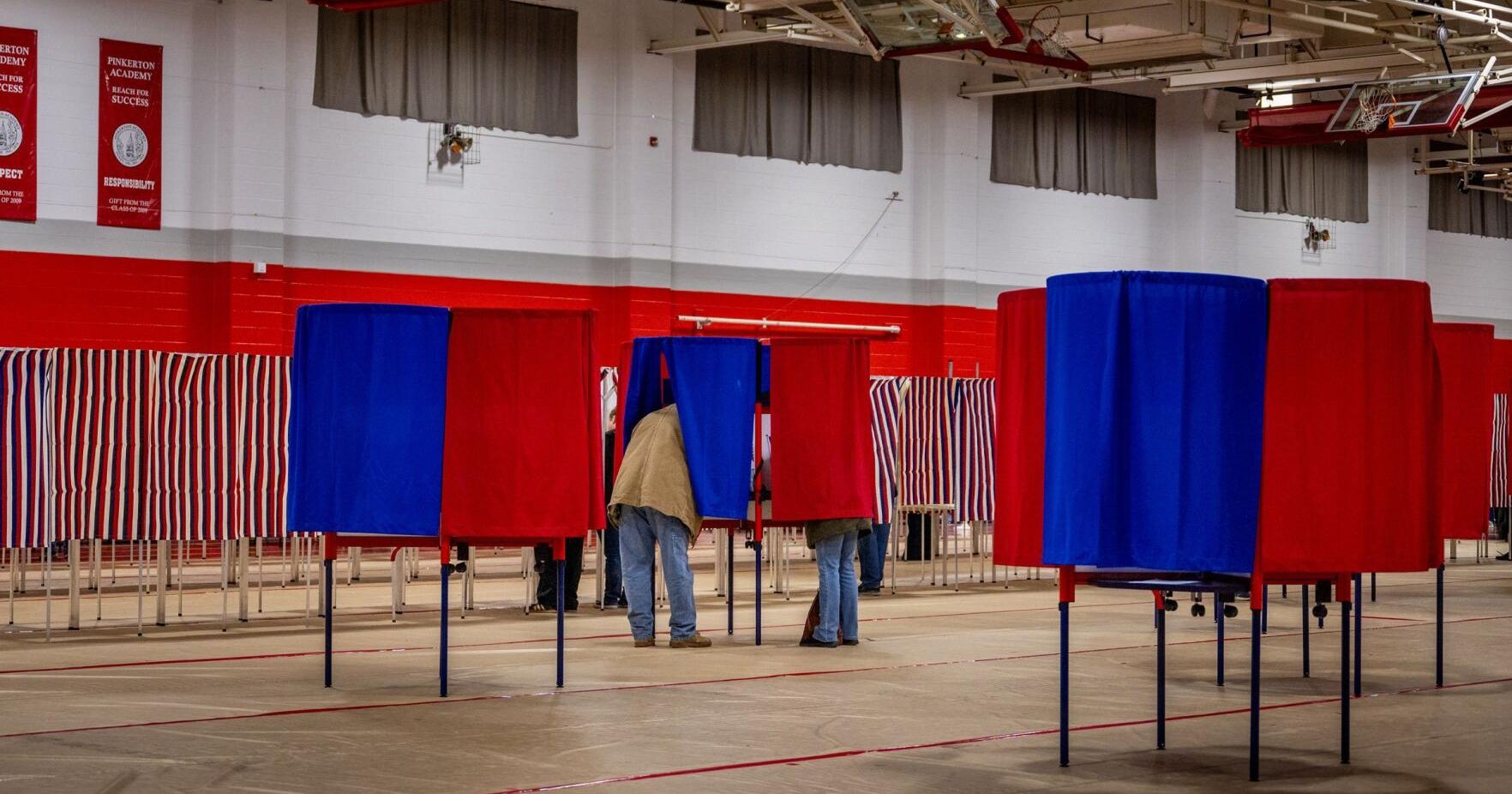 
                        Democrat 2028 calendar fight : 12 states seek front of the line | Politics