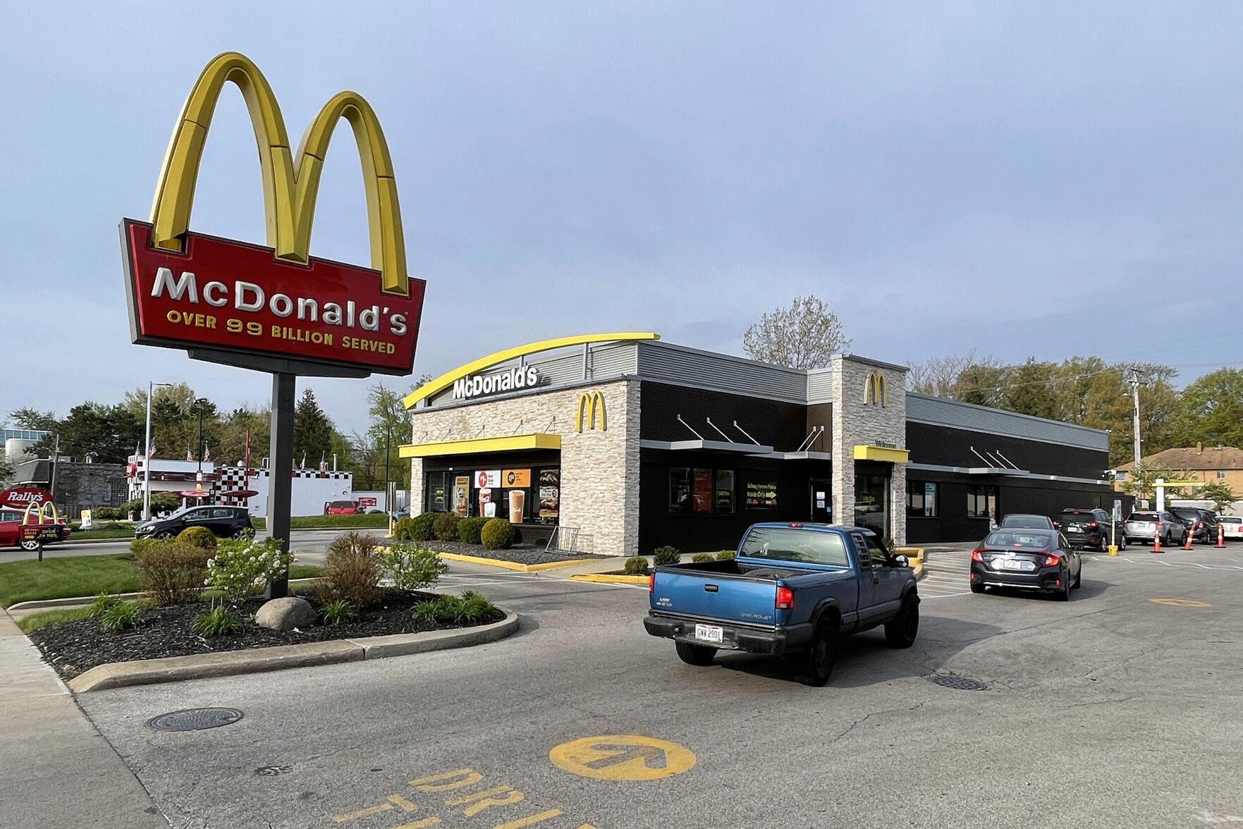 McDonald s sets new mark for good karma 23 customers in a row