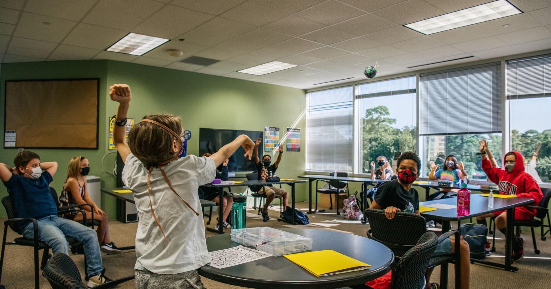 Most U.S. public schools plan to keep masks optional for start of classes - Vimarsana News
