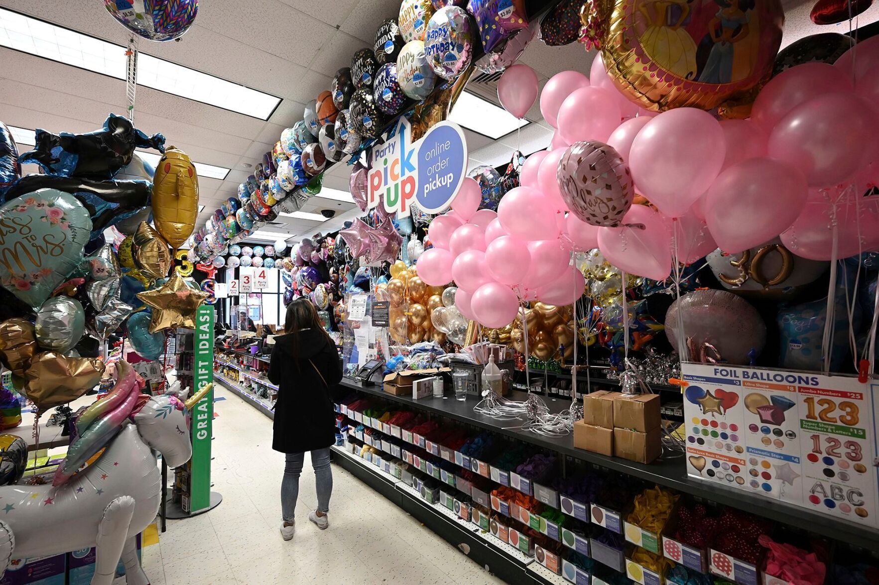 Party store store balloons