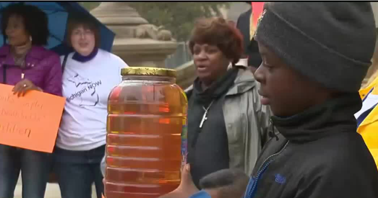 Claims process began Wednesday for those affected by the Flint water crisis - ABC 12 News