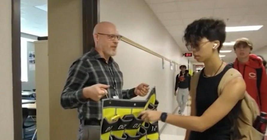 Michigan House approves cell phone ban for schools