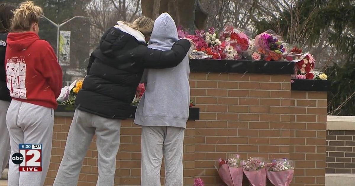 Students and staff remember the lives lost one year ago | State | abc12.com