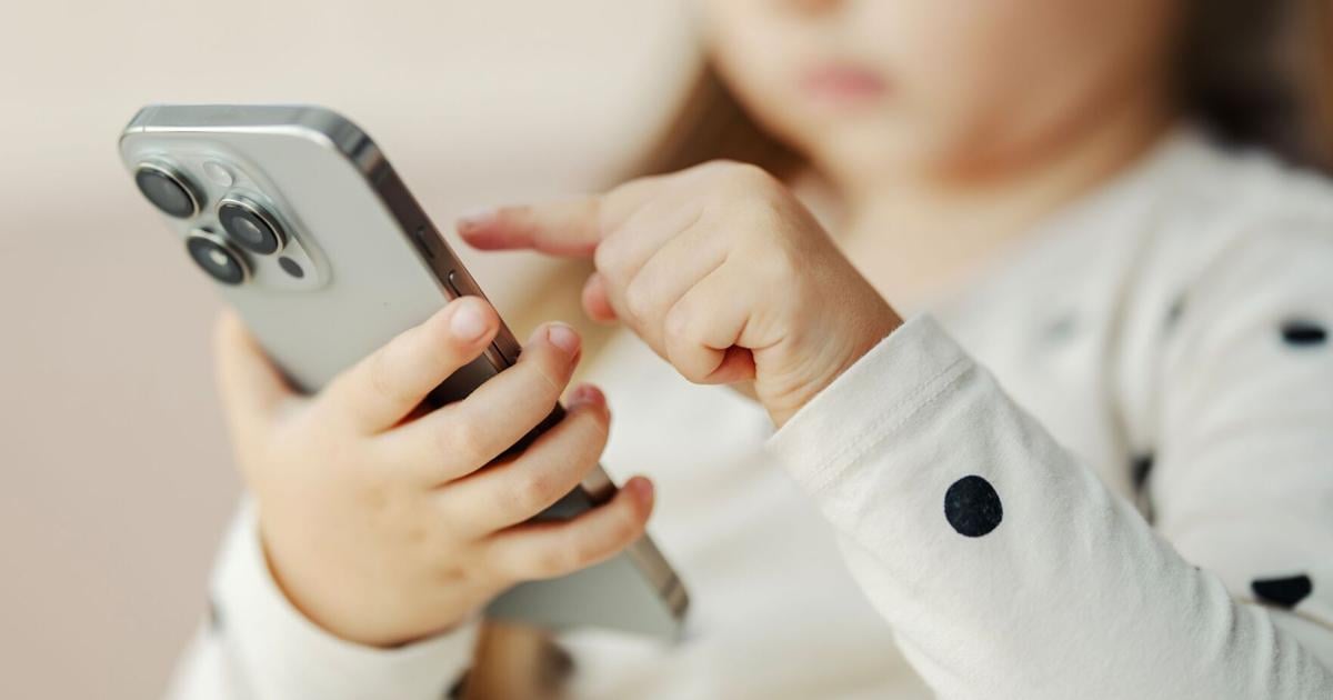 Surgeon general raises alarm about screen time risks for youth