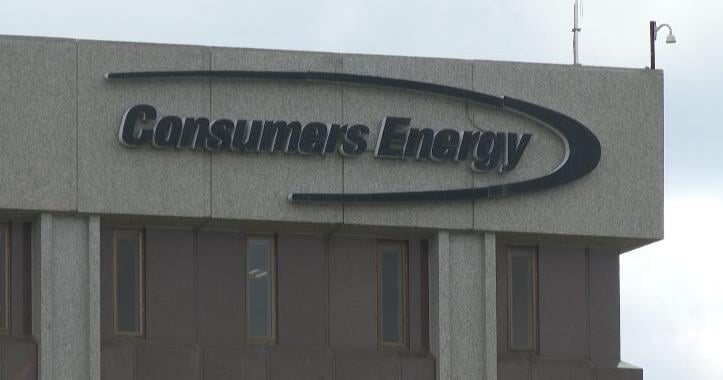 450 crews tackle storm restoration in Michigan amid severe weather