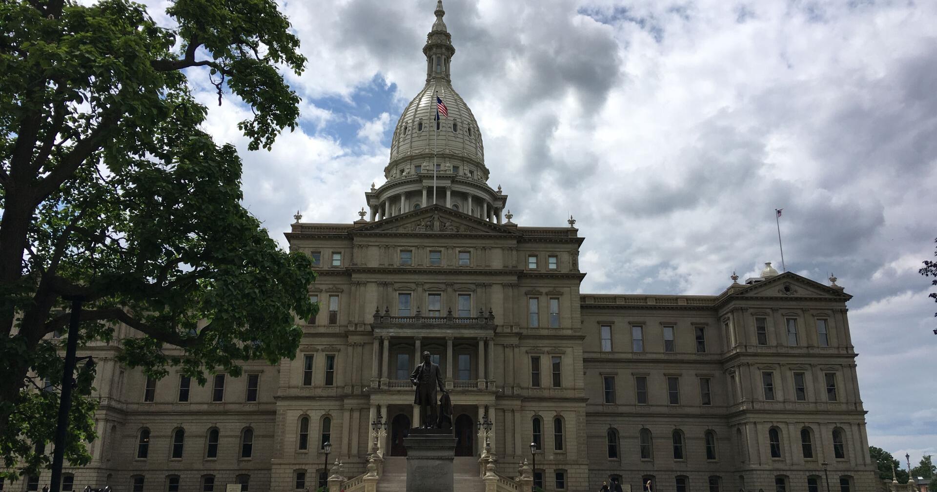 Michigan Democrats gain Republican support to pass a record budget - Vimarsana News
