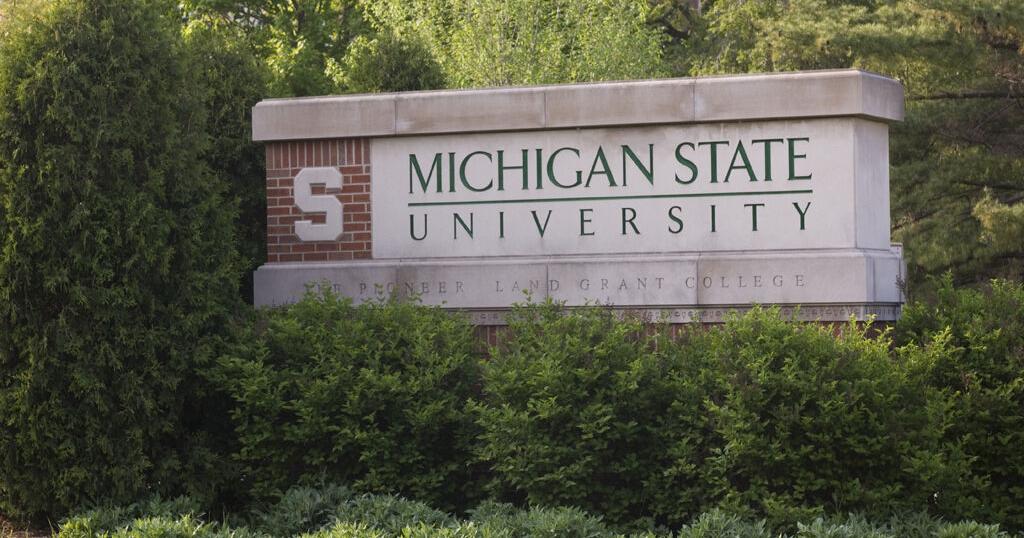 Mark Hollis tells AP he's interested in Michigan State job after Kentucky hires J Batt
