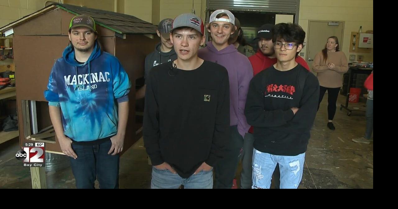 Swartz Creek High School shop class builds access ramp for amputee