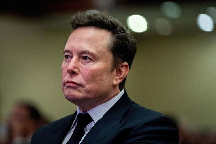 Judge blocks Elon Musk's massive 2018 Tesla pay package again | Business | abc12.com